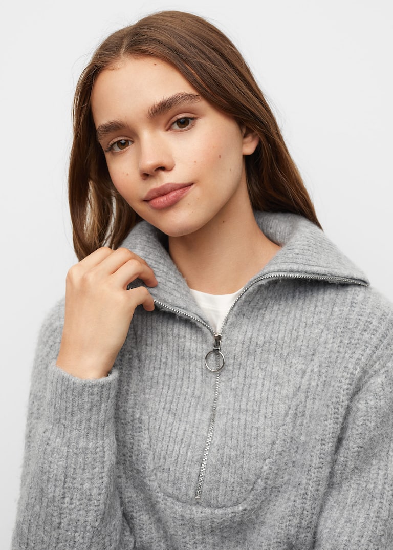Zip knit sweater